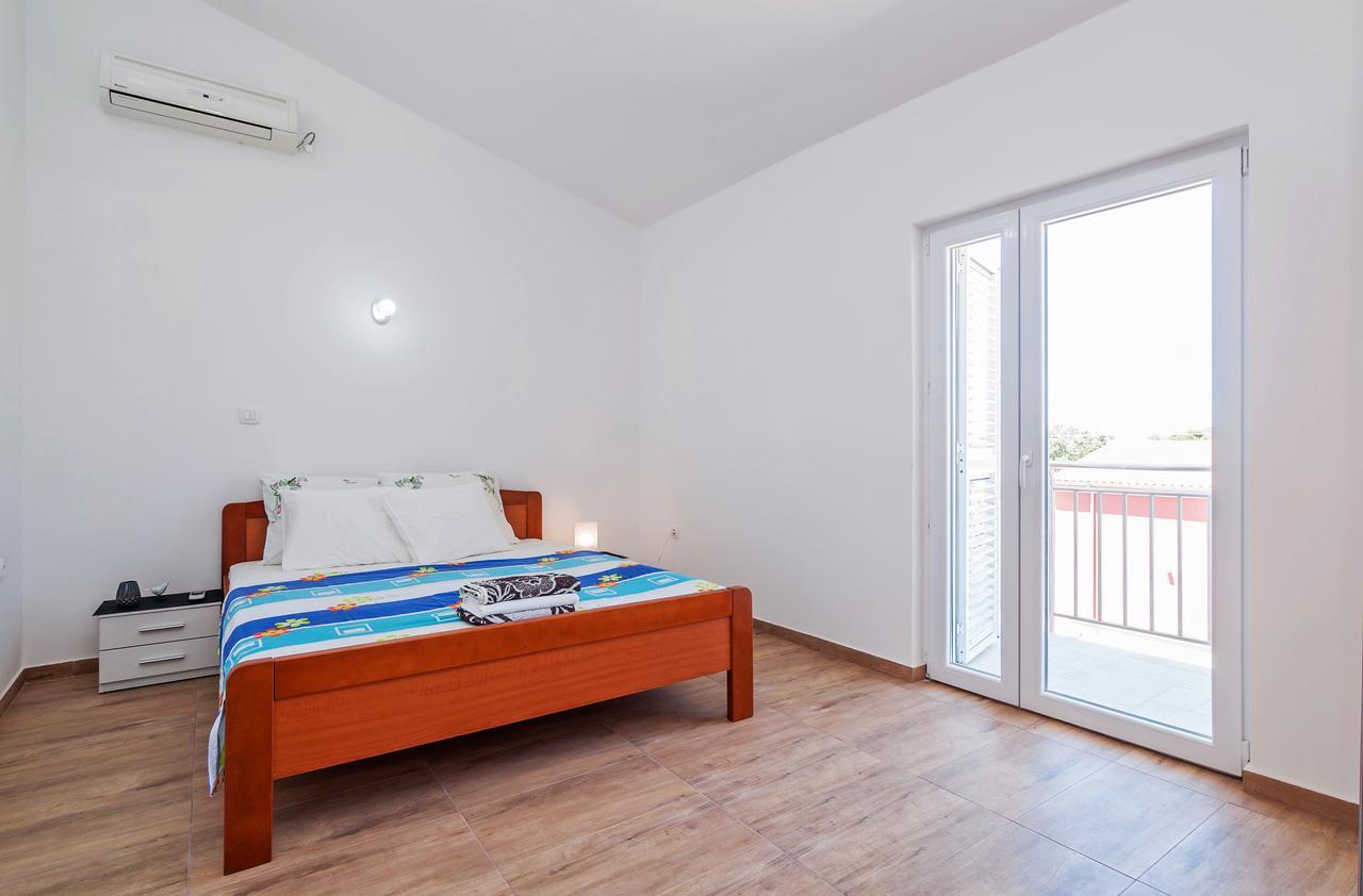 Apartment Tony With Private Pool ซูโกชัน ภายนอก รูปภาพ